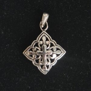 .925 Sterling Silver Cross in Elegant Diamond Pendant Jewelry Brand new